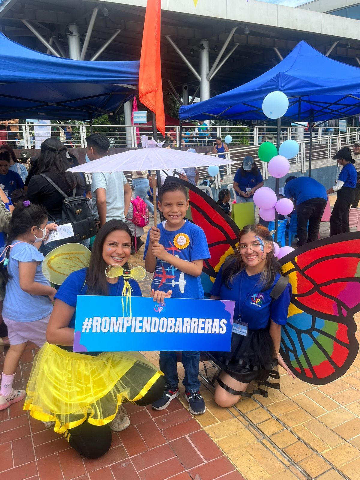 Familias en la feria de UPA